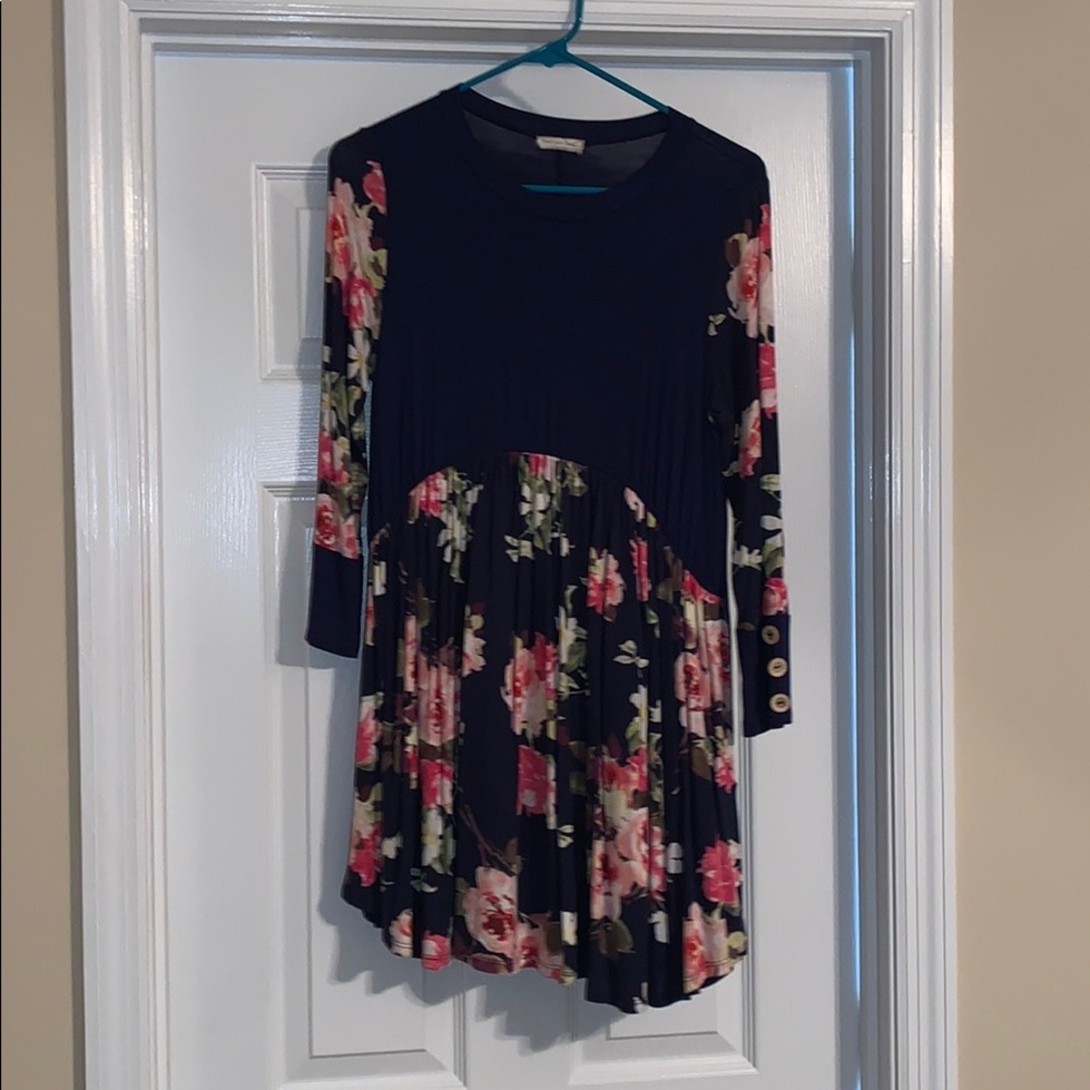 Quarter length sleeve tunic